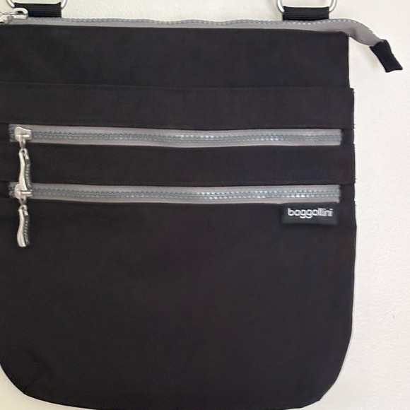 New Baggallini Crossbody Vegan Black Bag - Picture 2 of 9